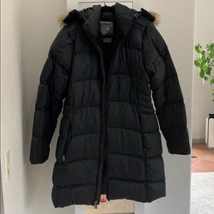 Women’s Mountain Hardwear puffy coat